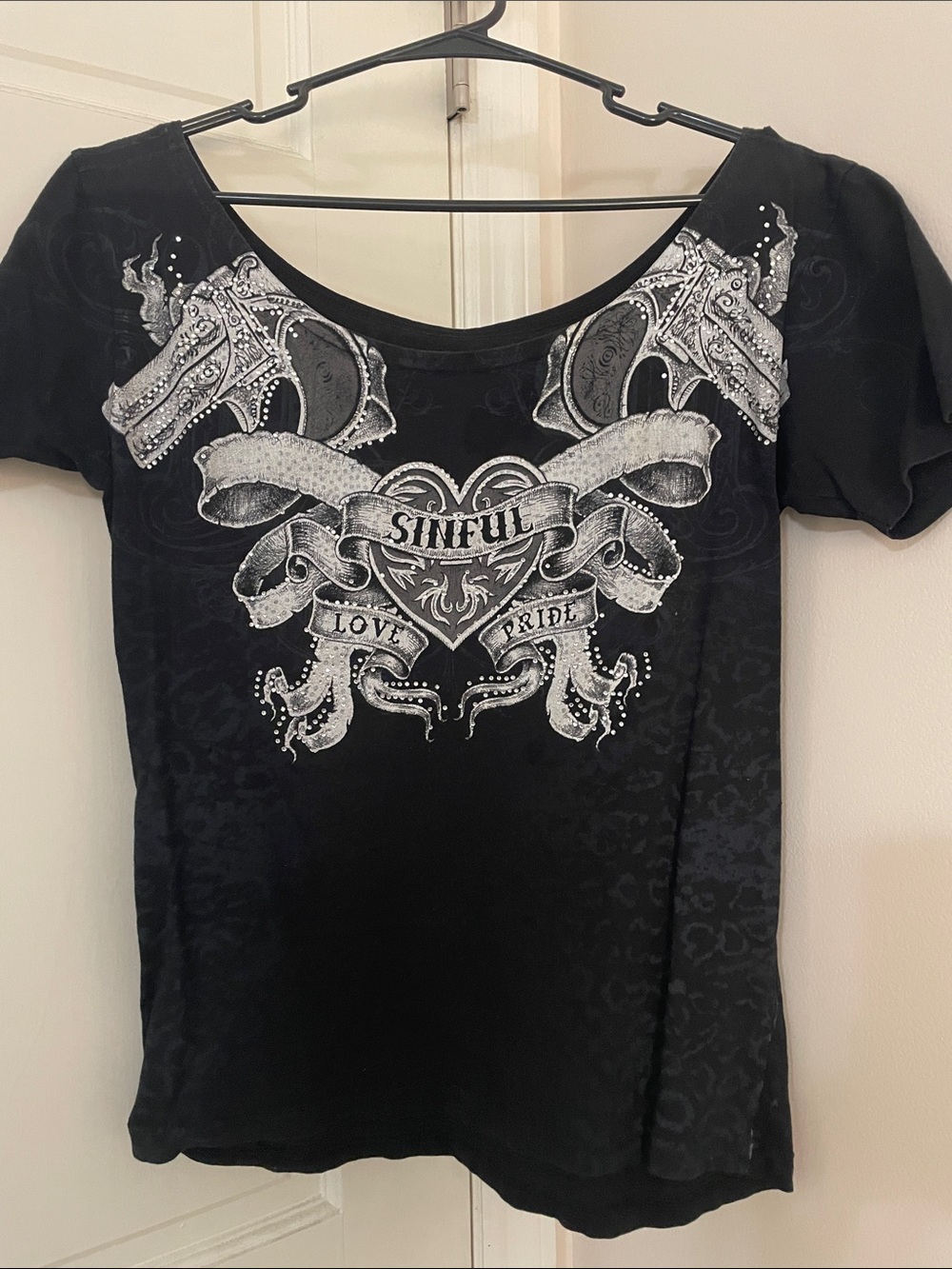 Sinful Black Graphic Scoop Neck Women's Top
